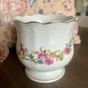 Vintage Scalloped Edge Floral Vase